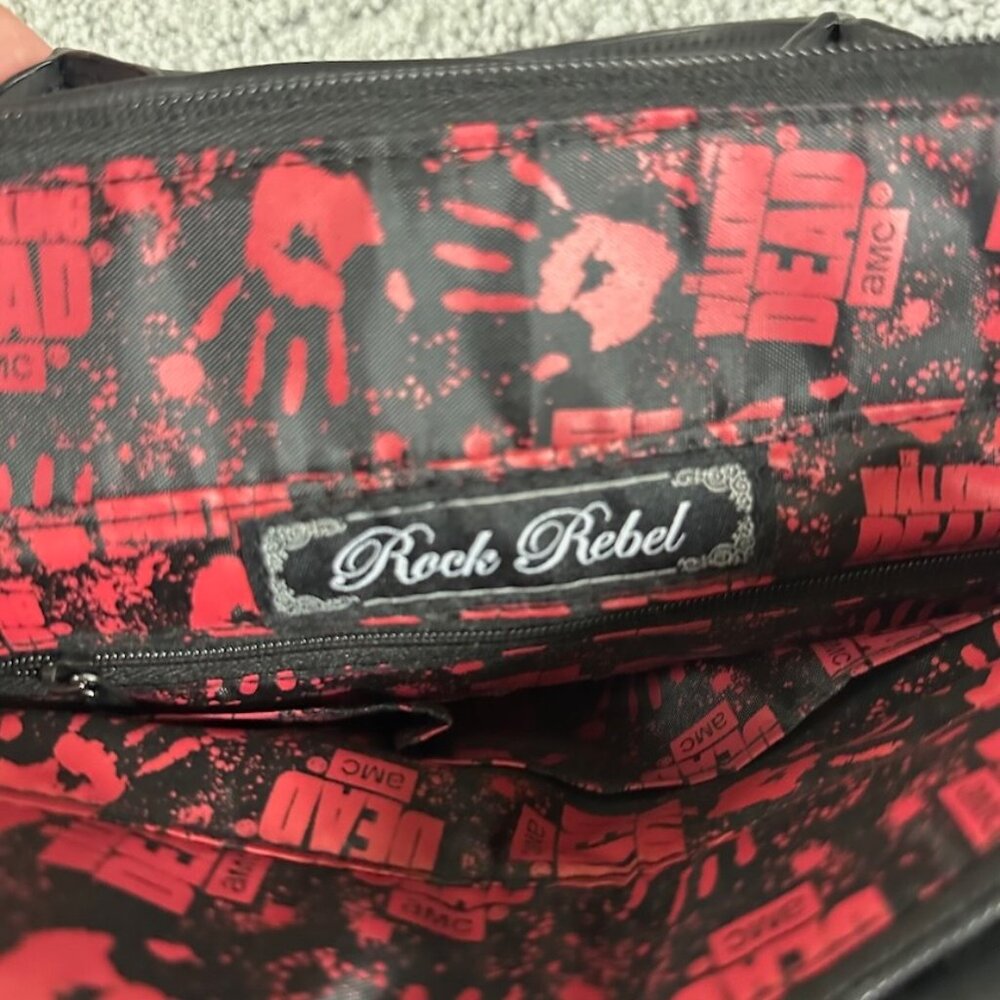 Officially licensed Walking Dead handbag with "In Daryl We Trust" on Front NWT - Picture 10 of 11